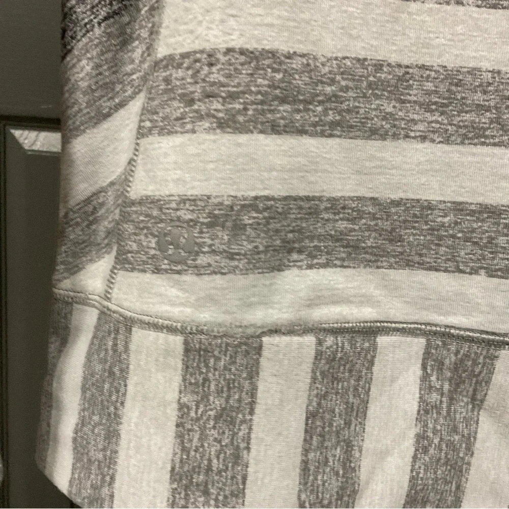 LULULEMON RACE YOUR PACE LONG SLEEVE MARSHMALLOW STRIPE SLATE YOGA DANCE EUC 6 - Picture 7 of 11